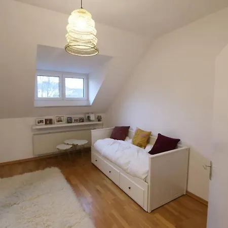 Charming Away: Close To Messe Apartment